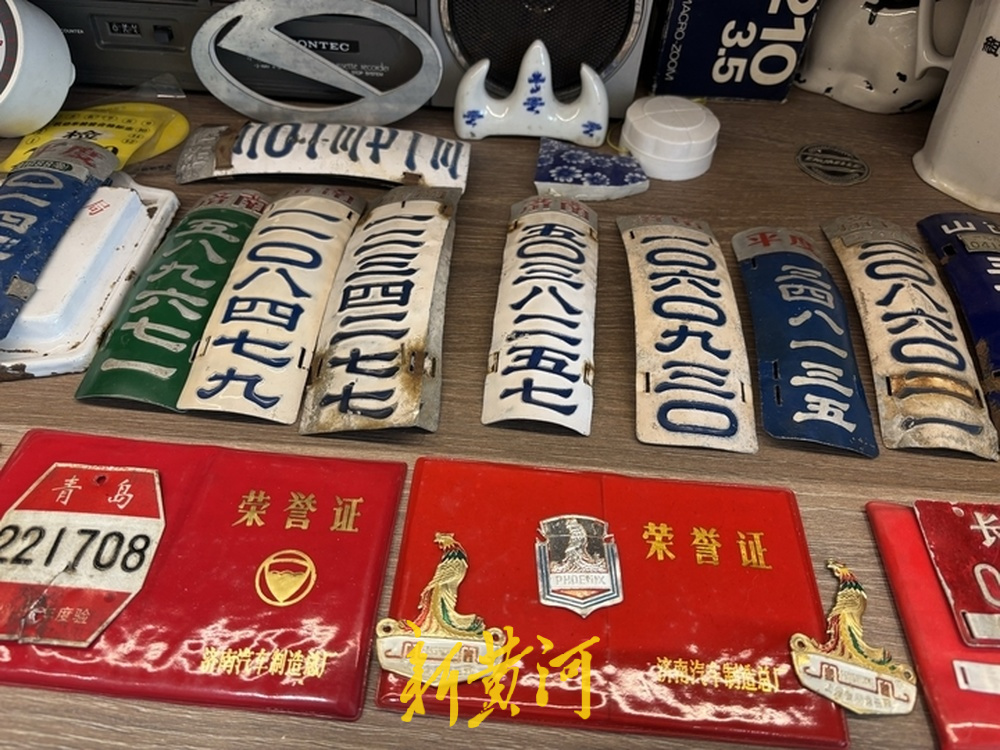 自费建公益收藏馆，他用500余块老门牌号留住济南的街巷记忆