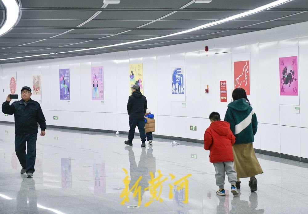 济南“地铁艺术馆”携生肖马主题首展同步亮相地铁4号线