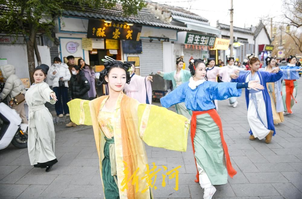 明府城国风巡游启幕，济南曲水亭街重现千年风雅