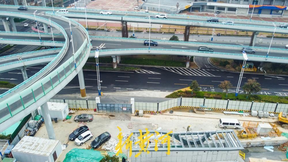地铁4号线省体育中心站出入口初露真容，市民就医通勤更便捷