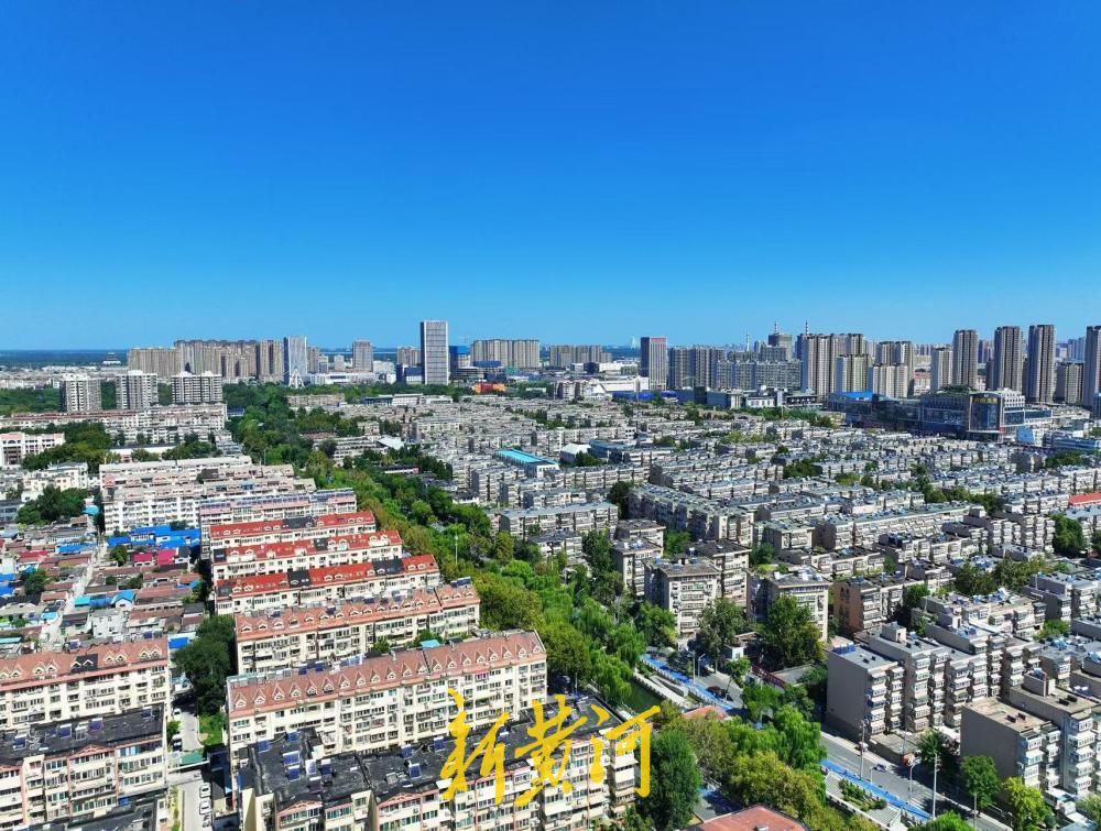 秋高气爽，济南工商河畔邂逅蓝天绿树