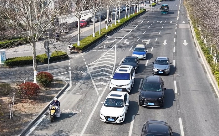 实探济南“五路交叉”路口：告别昔日乱象，路口通行效率提升12.7%