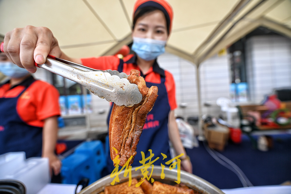 把子肉粽子、把子肉冰激凌…泉城首届把子肉主题美食节把子肉元素多