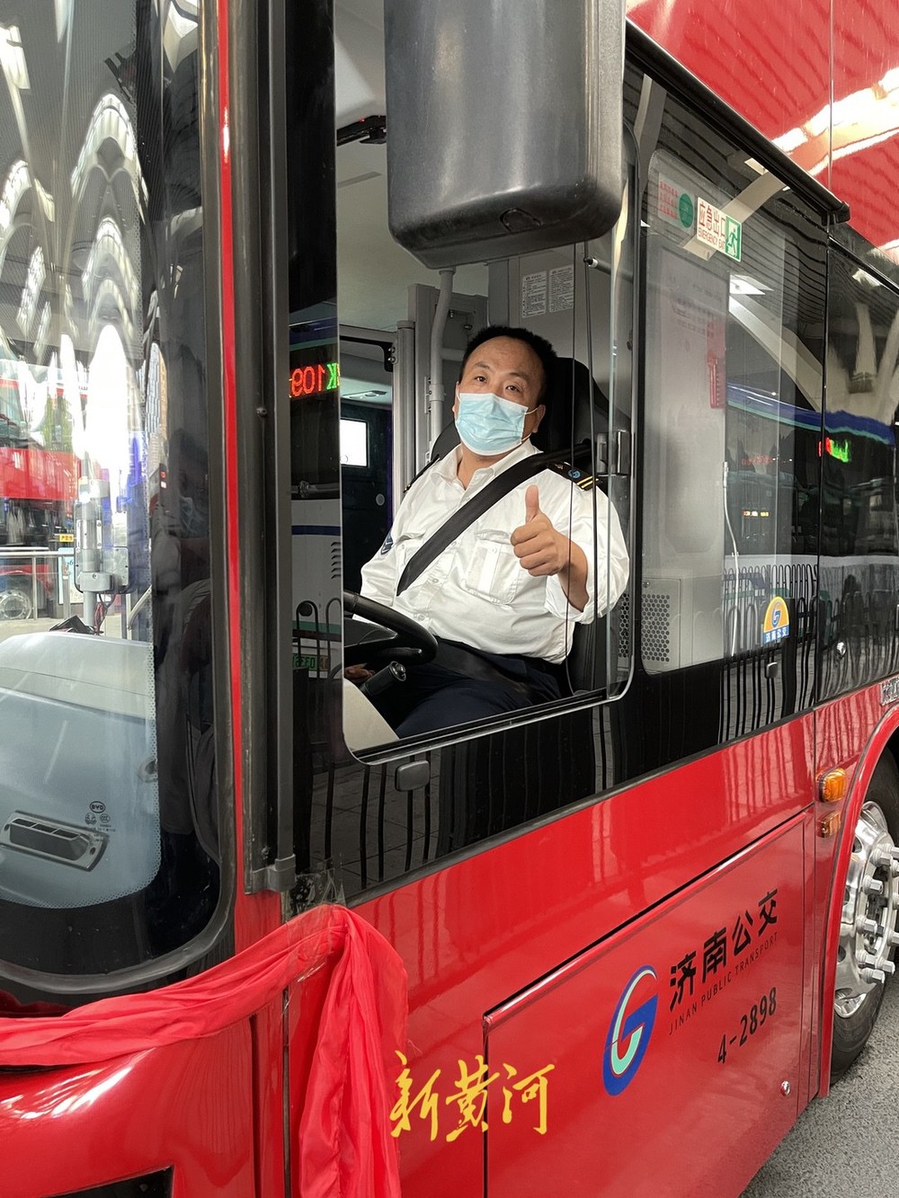 出站！泉城双层巴士“红奔奔”正式运营，你有哪些双层巴士记忆？