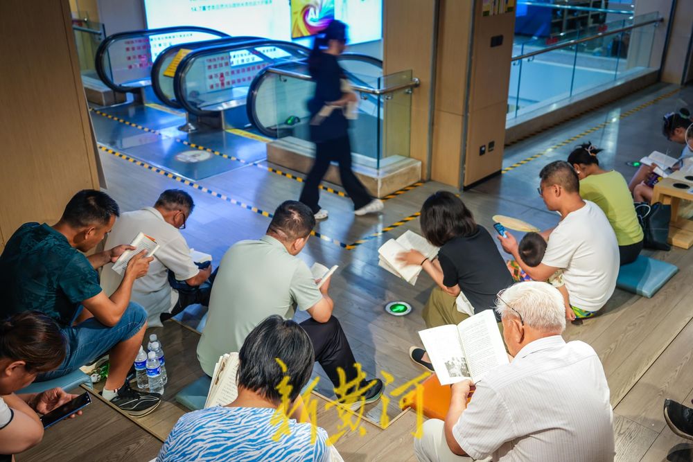 觅书香寻清凉！泉城路新华书店成热门“打卡地”