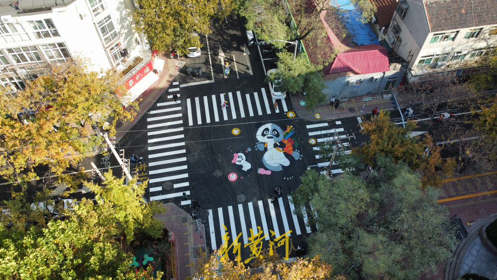 纬三路再增中国特色彩绘图案路口