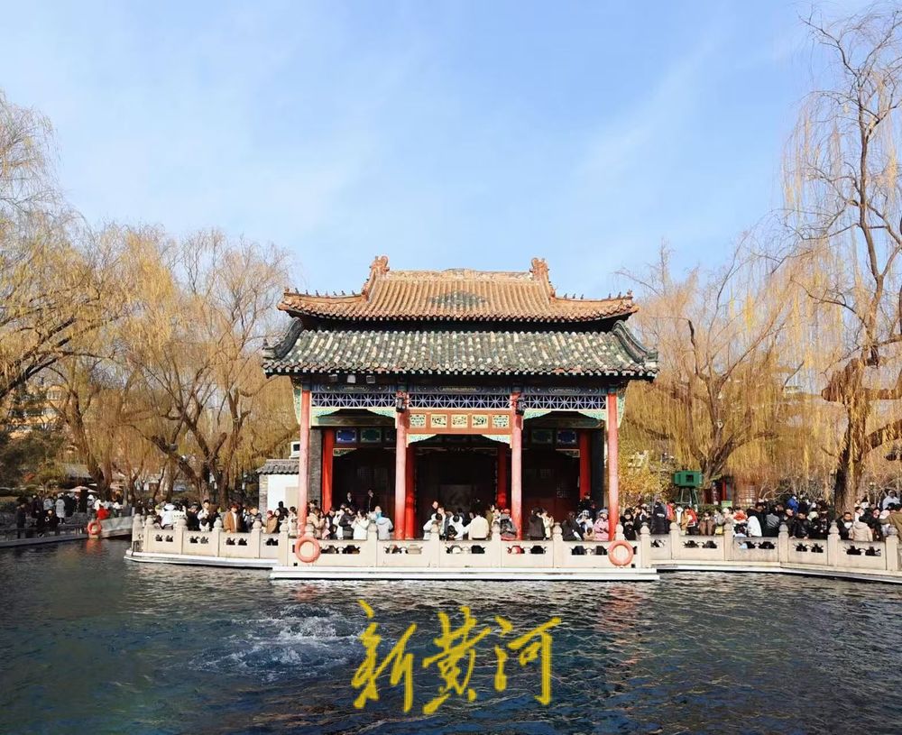 济南数九寒天暖如春 趵突腾空醉游人