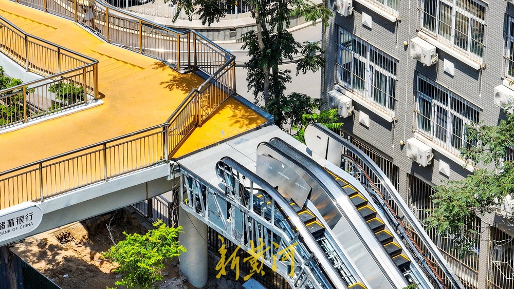 济南千佛山医院北侧过街天桥加装电梯