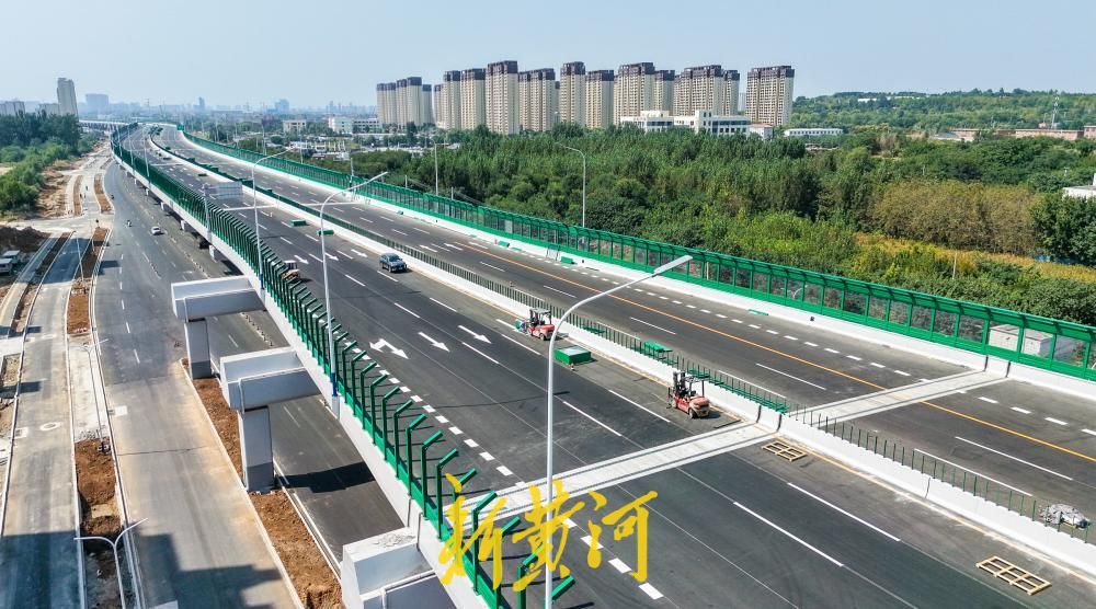 济南工业北路快速路东延初具规模，数公里双向快车道沥青铺设完成