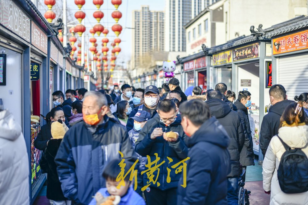 【我们的节日·春节】新春期间，济南一夜市变“庙会”，美食街开启“爆肚”模式