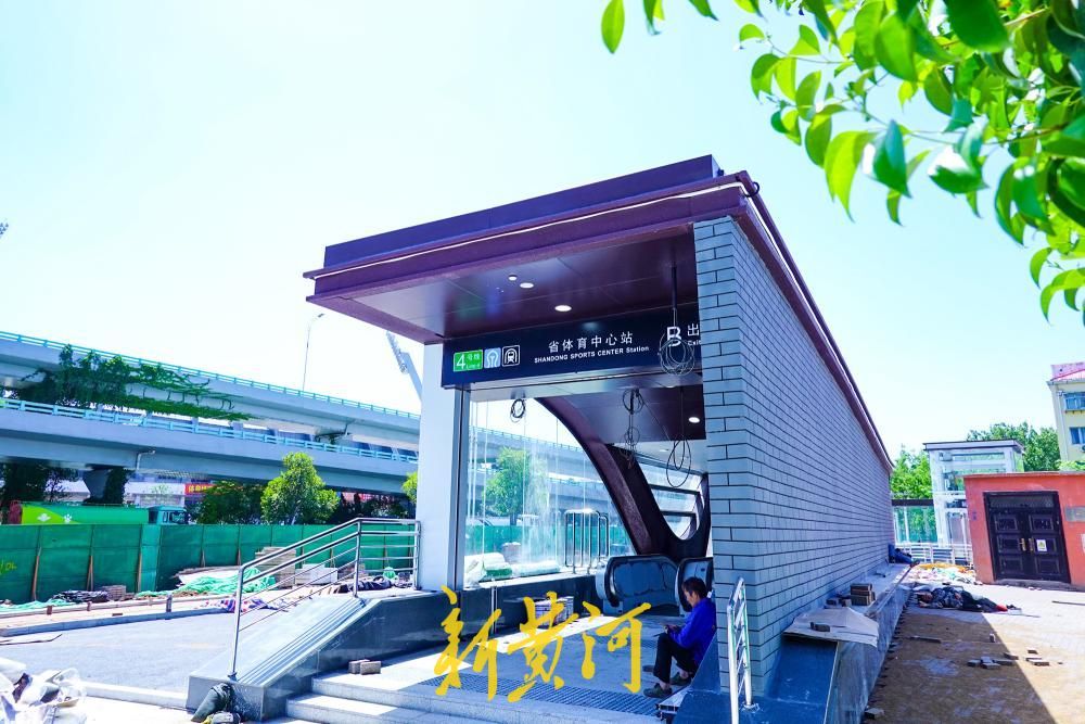济南地铁4号线又一出入口亮相，周边配套施工正在收尾