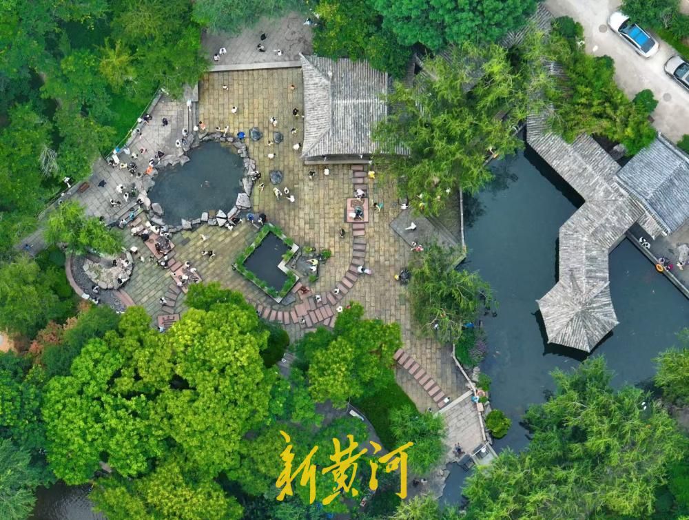 端午邂逅夏至，五龙潭青石板戏水纳凉绘泉城夏韵