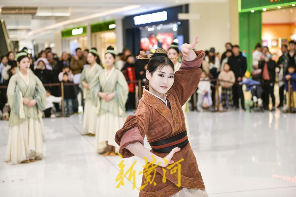 舞蹈诗剧走进商圈展演，舞台艺术融入济南城市日常场景