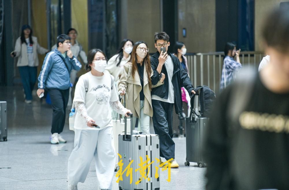 “五一”假期临近，济南火车站迎来节前学生客流高峰