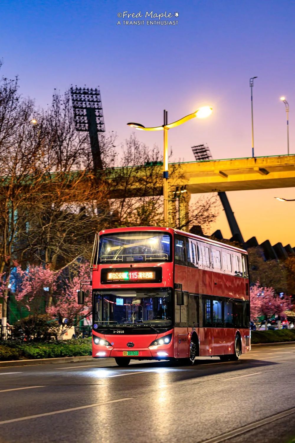 济南100条公交线路夏季延时22点后114条线运营