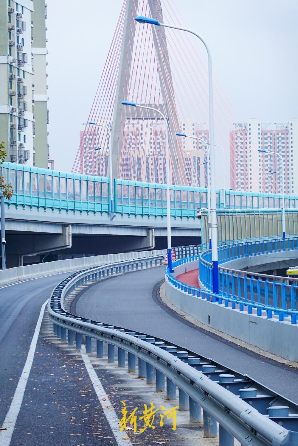 济南纬六路高架护栏上新，全面提升安全防护