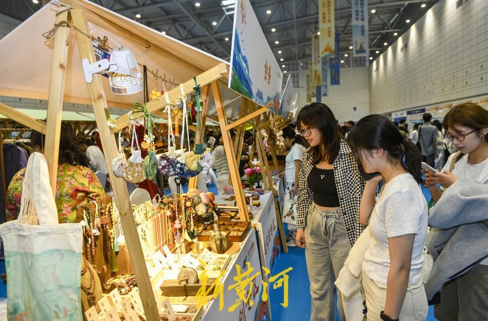 近百种非遗集中亮相中国·济南第六届高层次人才招引大会