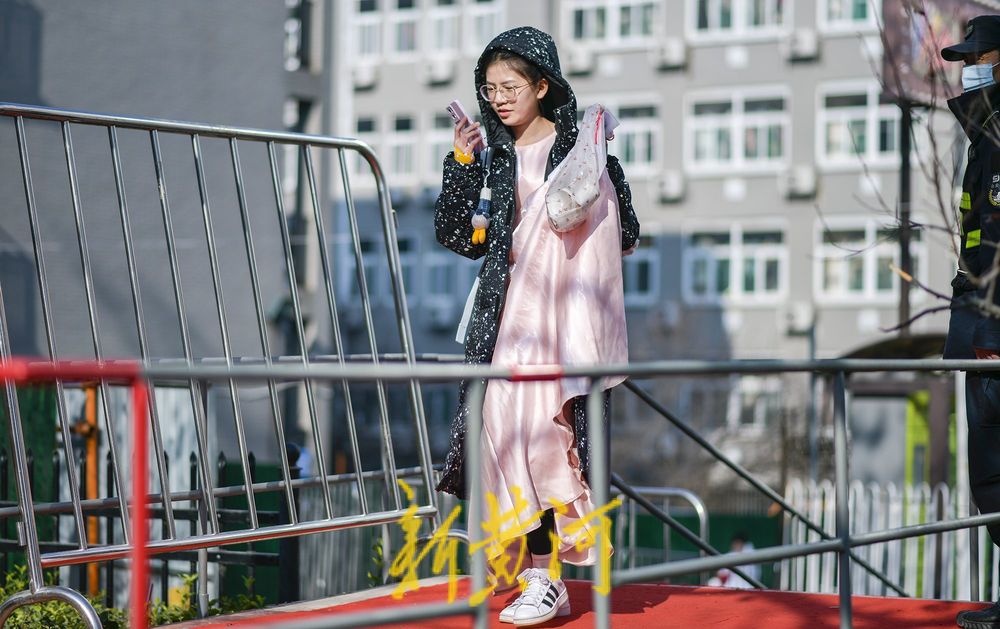 艺考音乐类专业考试开启，考生盛装素颜参加考试