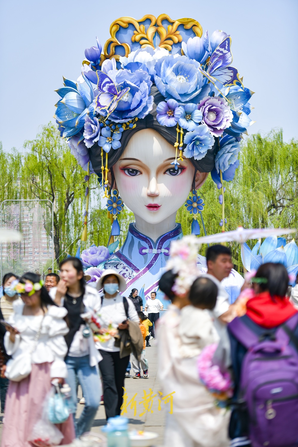 “夏雨荷”花灯超长展期，亮灯近4个月热度不断