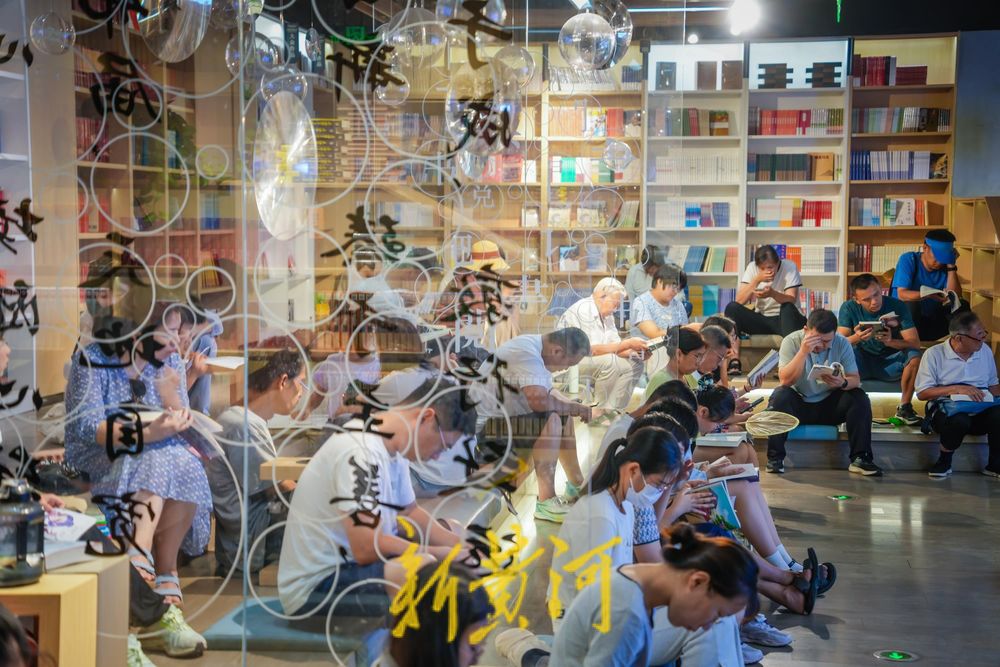 觅书香寻清凉！泉城路新华书店成热门“打卡地”