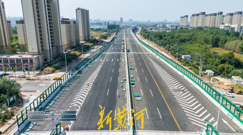 济南工业北路快速路东延初具规模，数公里双向快车道沥青铺设完成
