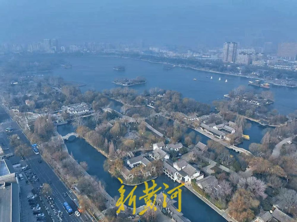 济南迎来今年首次空气污染过程 午后云开雾散大明湖显真容