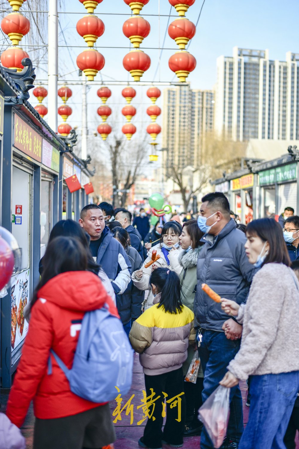 【我们的节日·春节】新春期间，济南一夜市变“庙会”，美食街开启“爆肚”模式