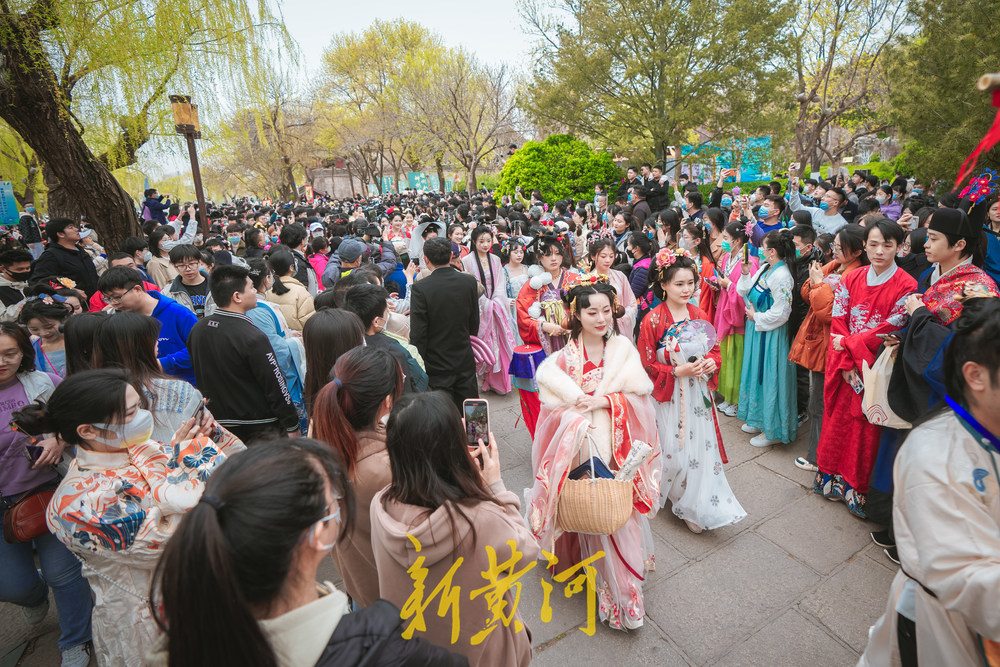 满屏“国潮”范儿！大明湖花朝节靓丽启幕