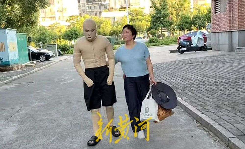大学生因室友电瓶爆燃烧伤案迎新进展：民事案件将于8月1日开庭，治疗已花费约290万元