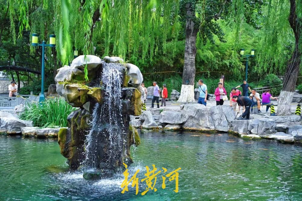 端午假期遇夏至，月牙飞瀑迎客来