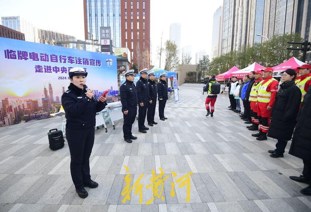 济南交警走进社区开展电动自行车“一站式”置换服务