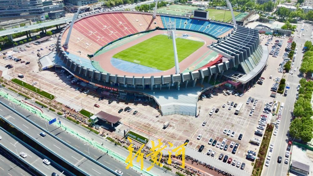 围挡拆除、路面重新铺装，山东省体育中心北侧地铁施工区域已恢复通行状态