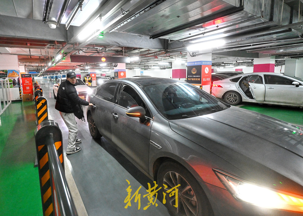 从“人找车”到“车等人”：山东首创网约车智行服务系统在济启用