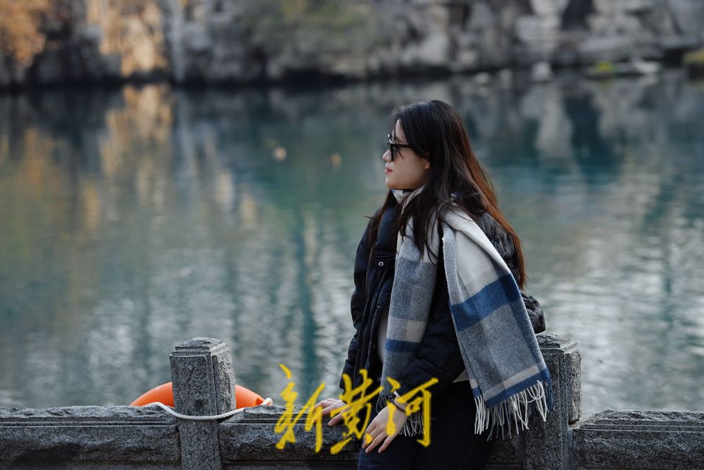 腊月暖如春，济南五龙潭游人如织欢乐多 