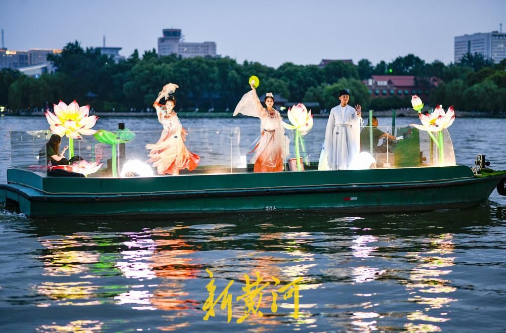 泉畔起舞梦回千年 明湖画舫演艺升级回归