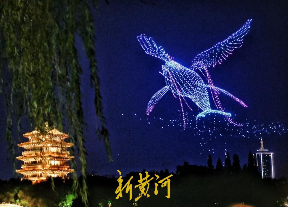 夜空限定浪漫，泉水节无人机光影画卷闪耀大明湖