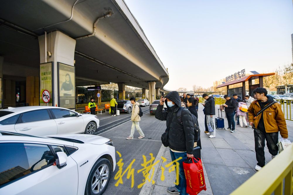 济南西站网约车候车区扩容，与出租车共用同一通道