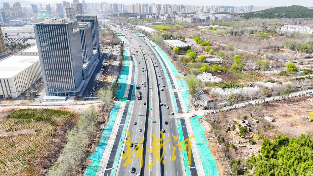 施工围挡逐步拆除 经十东路部分路段恢复10车道