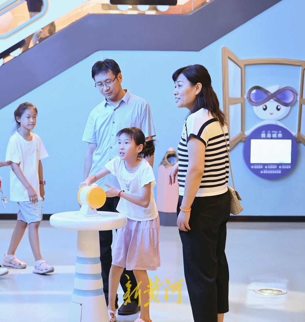 近距离感受科学魅力，山东科技馆成暑期热门打卡地