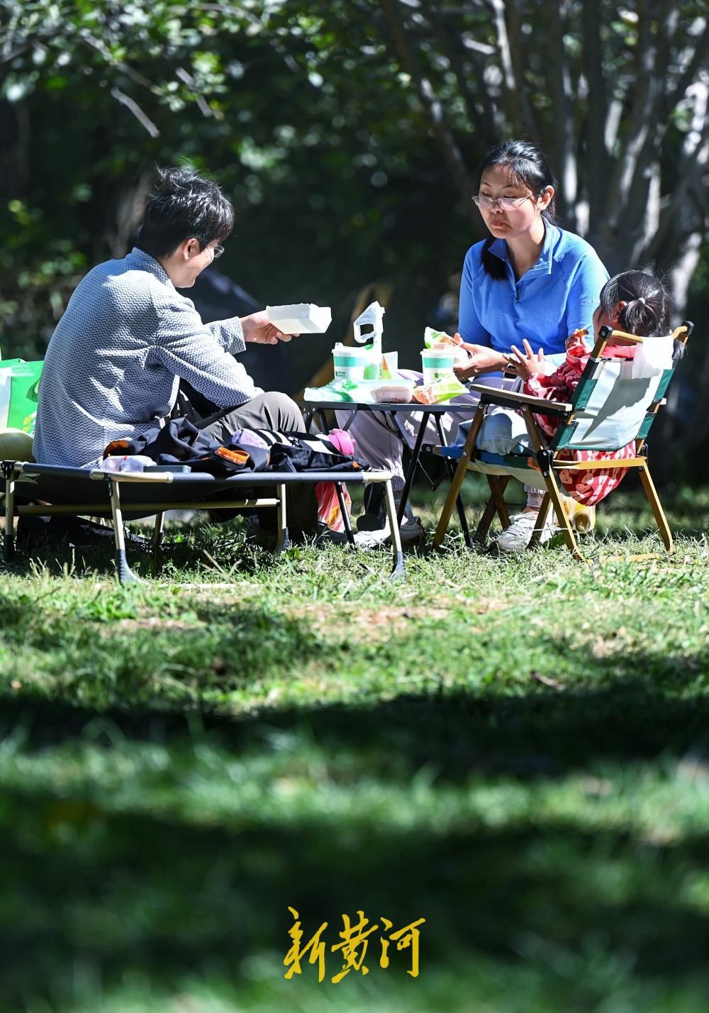 市民公园露营，乐享秋日暖阳