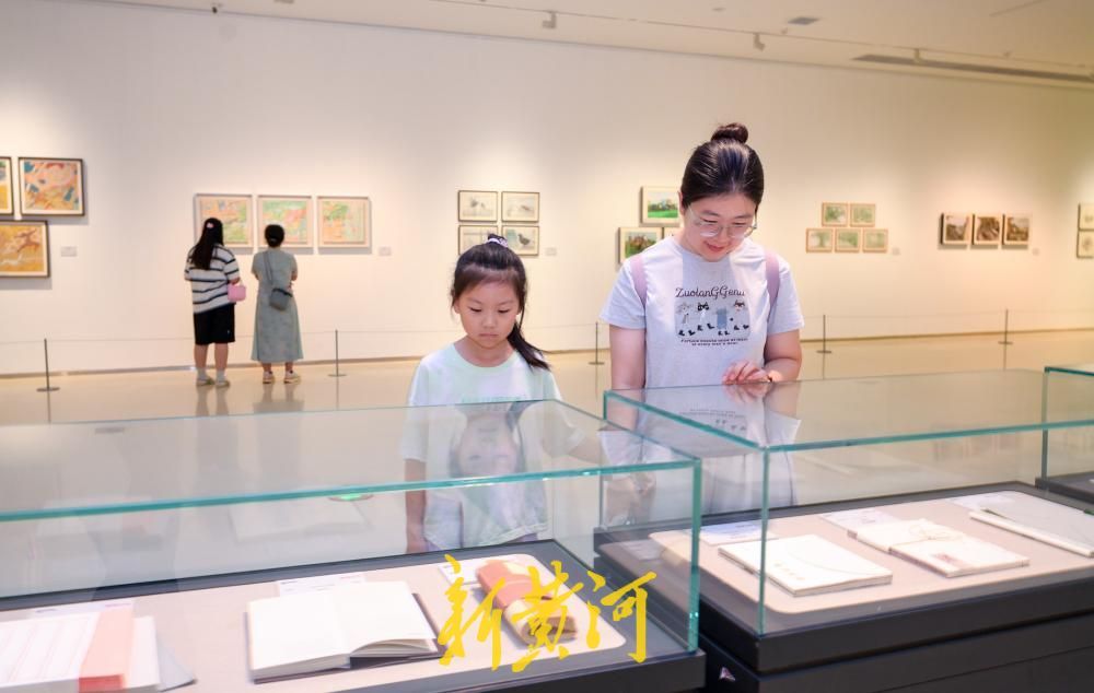 山东美术馆中秋多展齐开 市民在艺术中度过别样假期