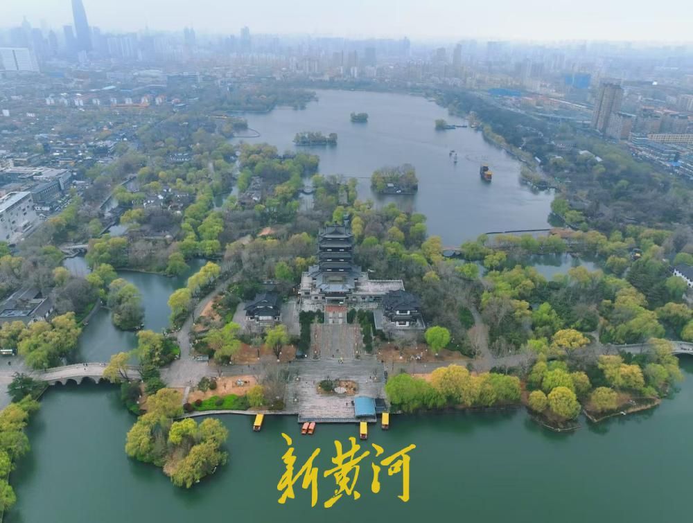 春雨醉明湖 宛若江南水乡