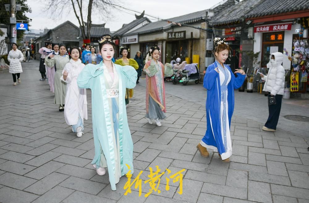 明府城国风巡游启幕，济南曲水亭街重现千年风雅