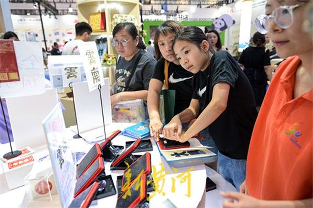 集章式逛展会火了，解锁书博会打卡新方式