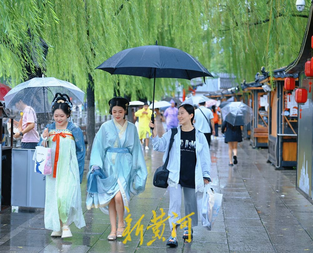 秋雨中邂逅济南明府城 感受别样古韵