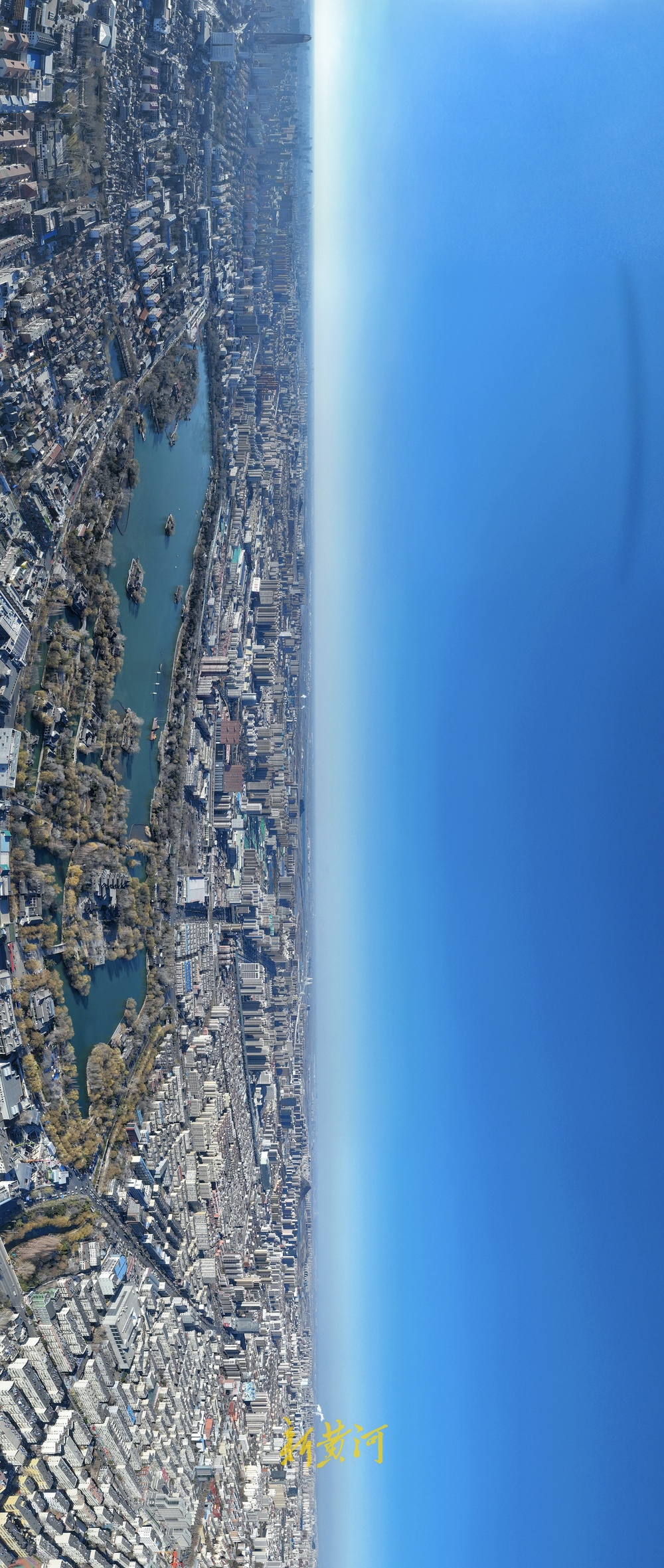 初春一片“泉城蓝” 大明湖水天一色美如画