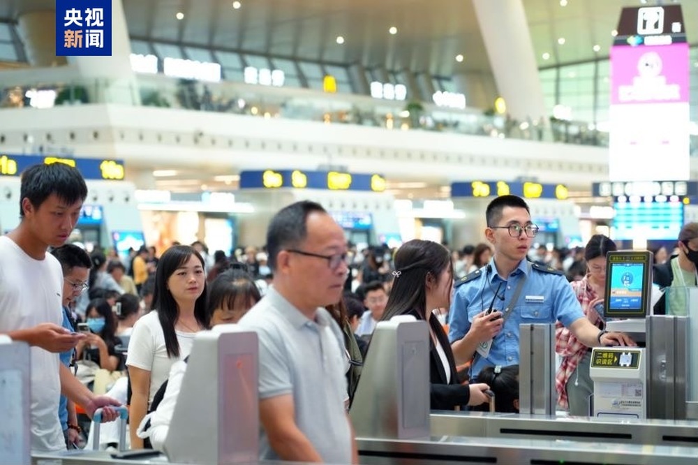 铁路暑运创历史同期新高 累计发送旅客9.43亿人次