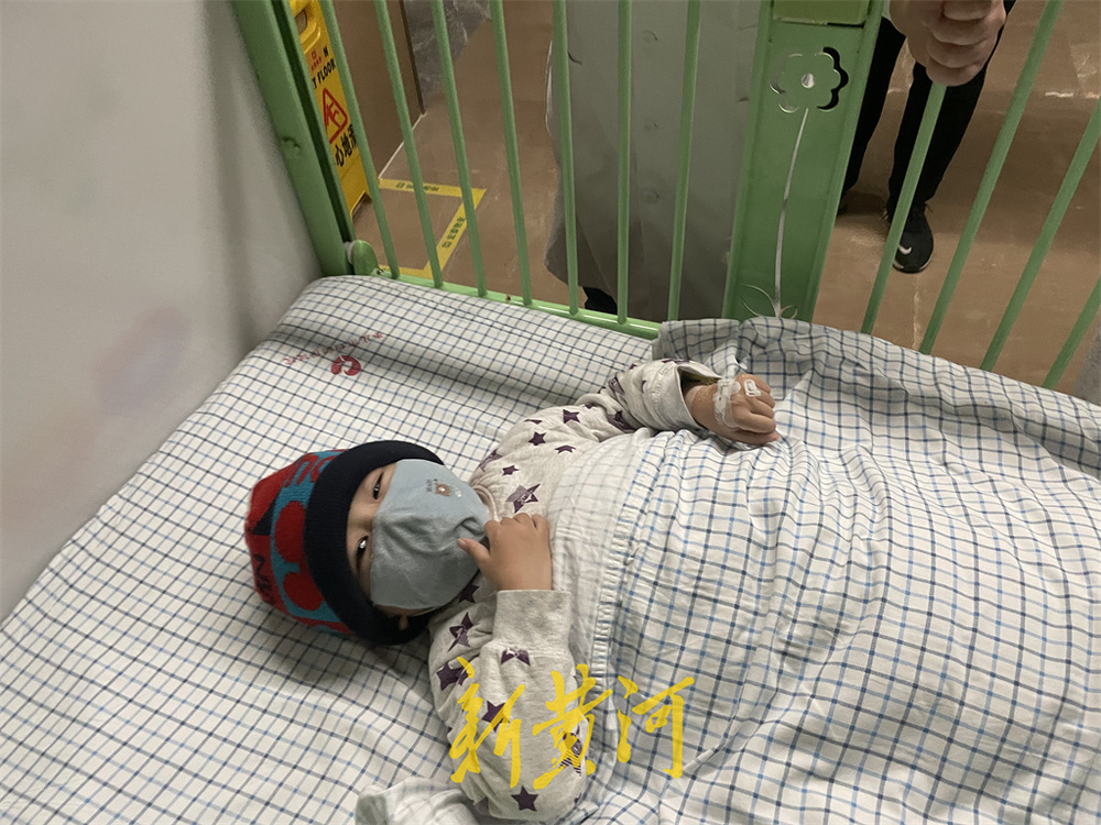 山东4岁男孩注射SMA靶向药入医保后全国首针 母亲：希望能够跟普通孩子一样上学