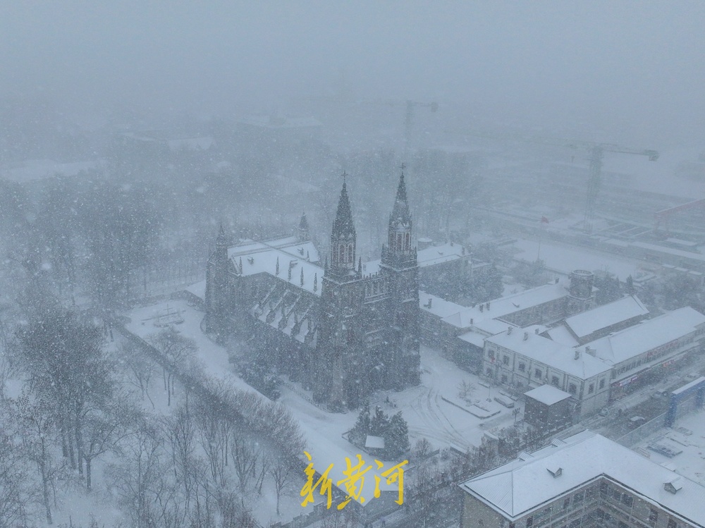 琼楼玉宇，如诗如画！无滤镜无特效的泉城雪景美爆了