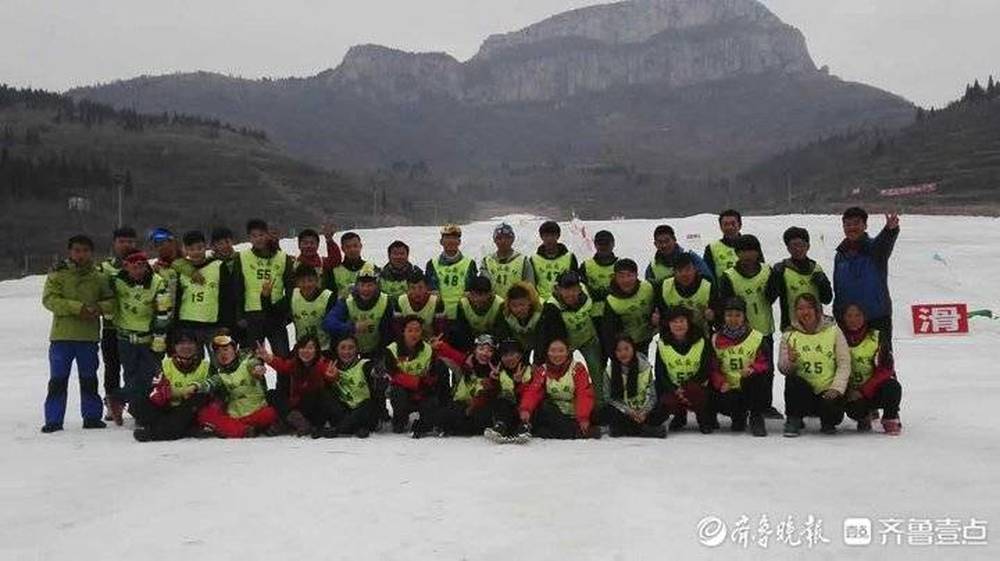 一个雪季挣两三万，济南雪场飞来一群“冰雪候鸟”